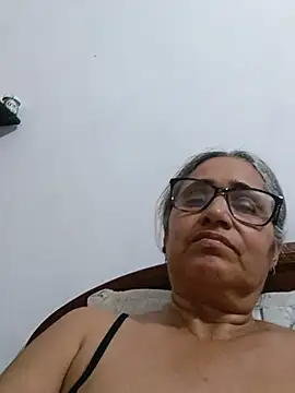 _candi (F mature) - Desnuda en perrito