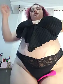 CURVY-HORNY webcam