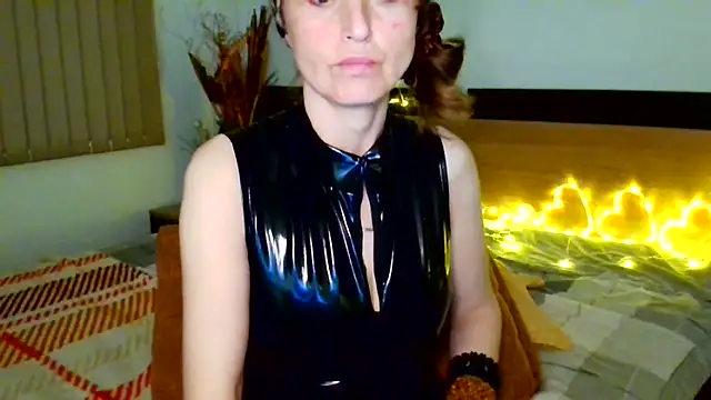 LoveElenika webcam