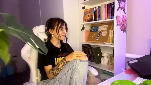 Monica_Cutersseys webcam