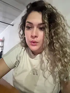 Sara_smiiith211 webcam