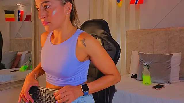 Tayra_Pradit webcam