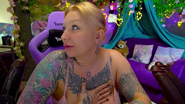 BlackedBarbie webcam