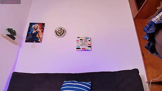 ZoeDreams webcam