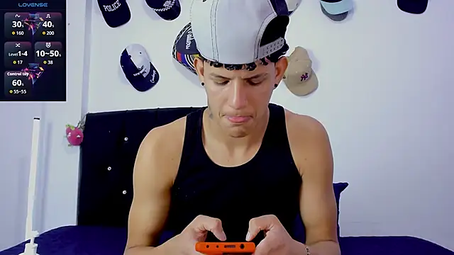 theo_bigcock_ webcam
