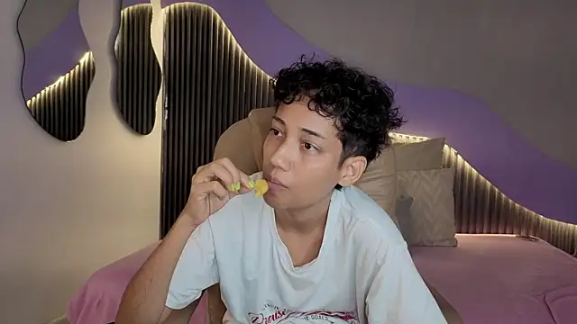 hot_little_bunny webcam