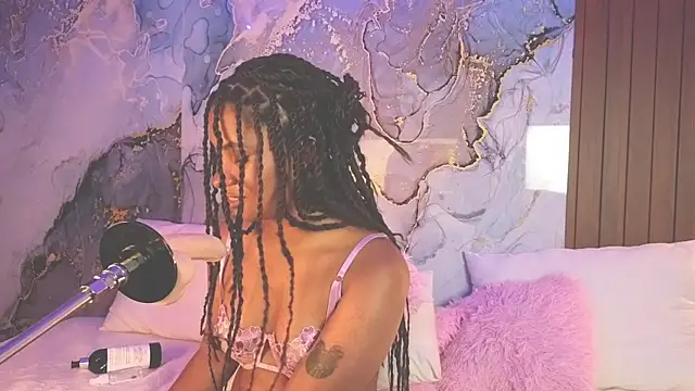 Lolalewis777 webcam