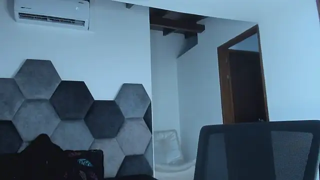 MikaelaStone webcam