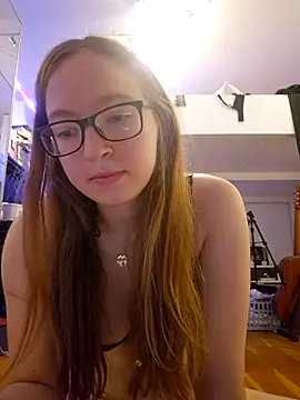 Freaky-Doll webcam