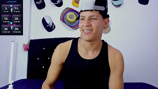 theo_bigcock_ webcam
