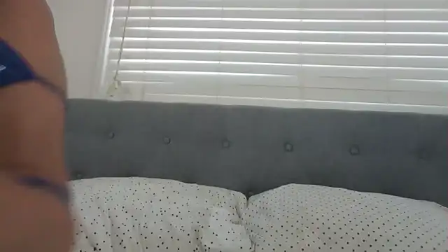 pollypocketsizedoll live cam on StripChat
