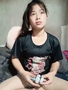 HeresThuy22 webcam