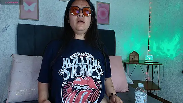 samm_curvy live cam on StripChat