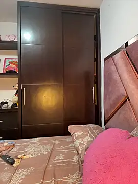 Dark-Luna live cam on StripChat