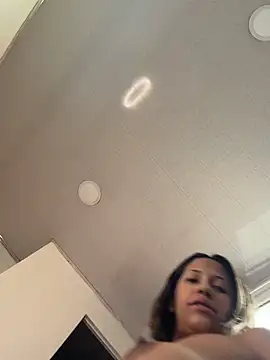 vicky_bass_ live cam on StripChat
