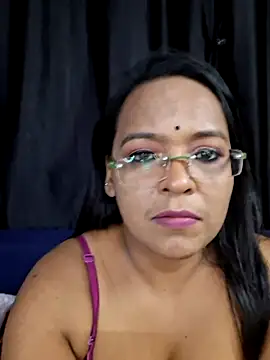hornyrosy321 live cam on StripChat
