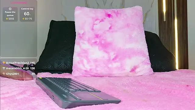 mia_099 webcam