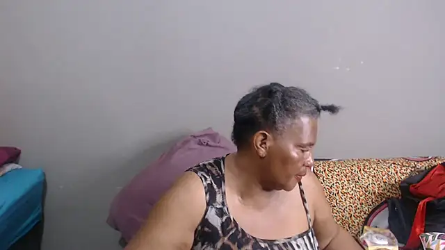 GrandBustyMelon webcam