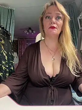 Sweet-blonde webcam