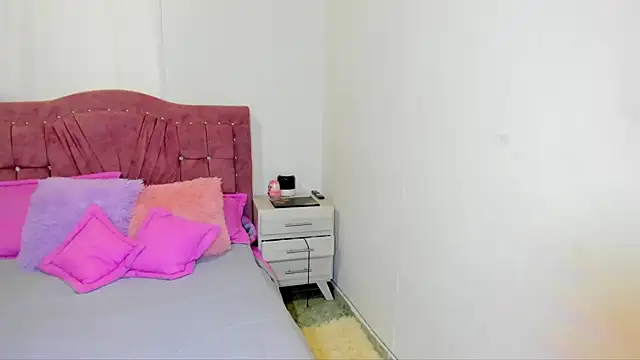 yourlatina_emely webcam