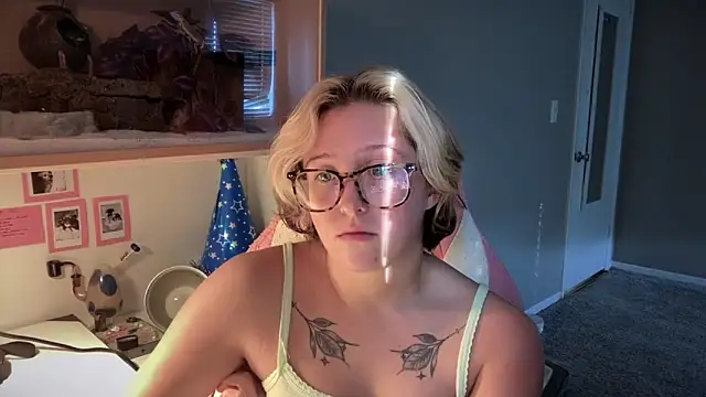 MUSCLEMOMMY1365 webcam