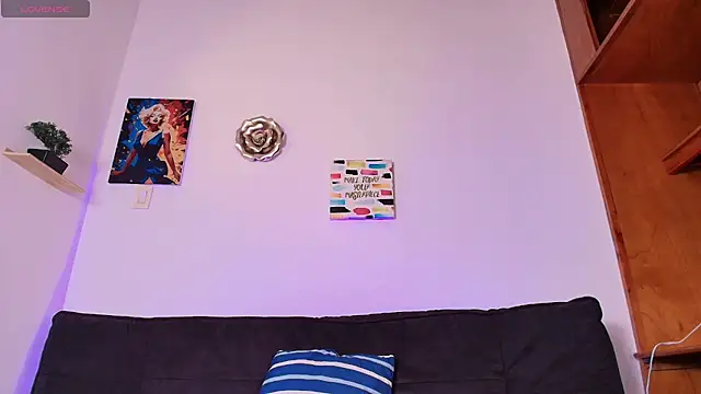 ZoeDreams webcam