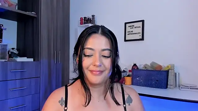 Watch LauraToro_ live on EroticFlix - High definition streams
