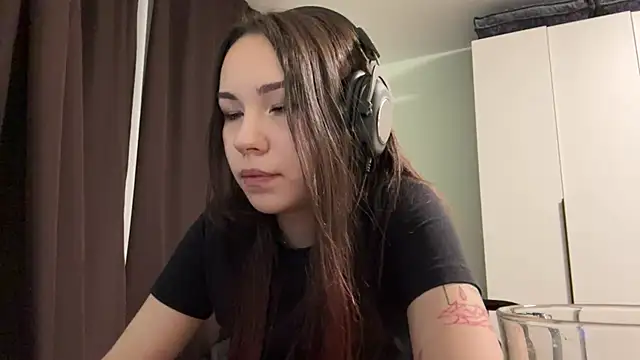HotGirlMilla webcam