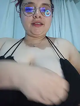 CURVY-HORNY webcam