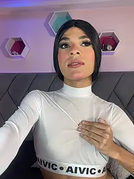 Amira_Ember webcam