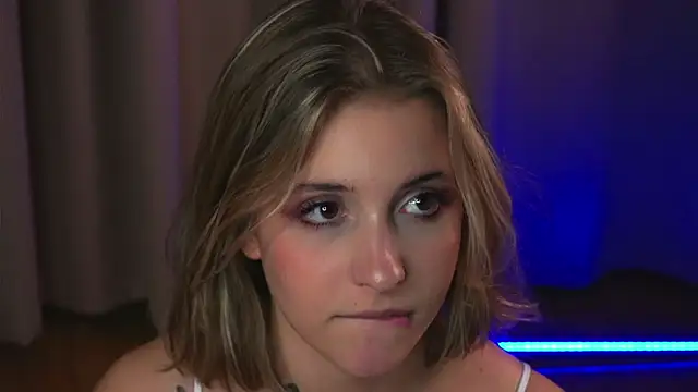 loveseekins (F teen) - slap my ass 10x