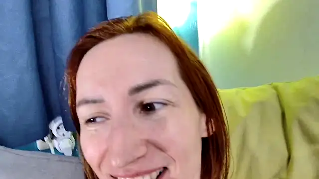 leila_cam18 (F milf) - play with the butt