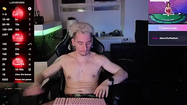 Rayzel_White webcam