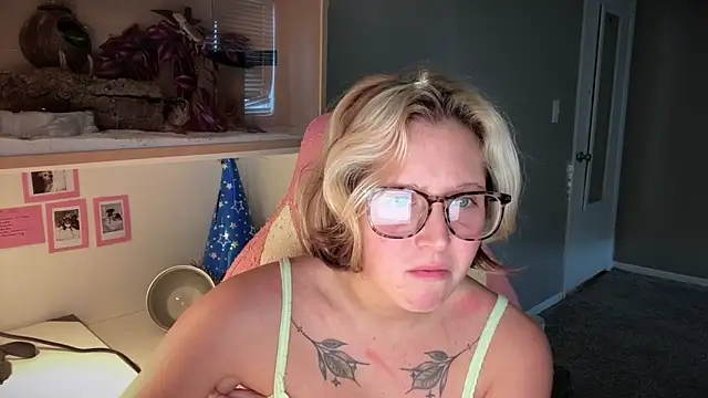 MUSCLEMOMMY1365 webcam