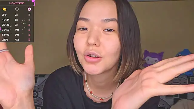 PeachyNoirra webcam