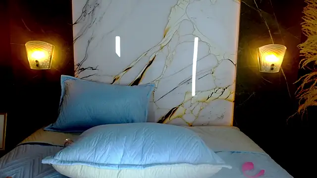 KellyShibary webcam