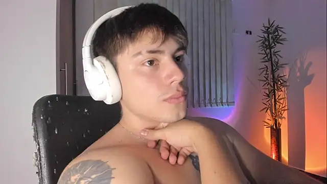 giordano_russo (M young) - first cum of the day!