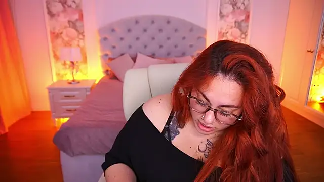 Kittywakee live cam on StripChat