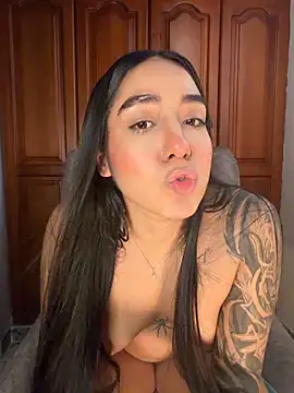 KaditaNavarro live cam on StripChat