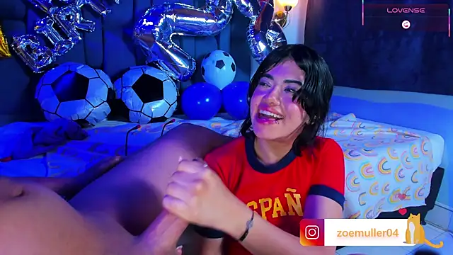 Zoe_Axel1 live cam on StripChat