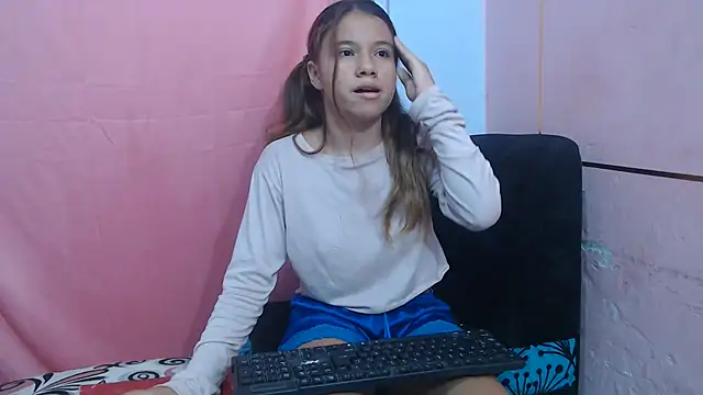 Naomi991 live sex cam