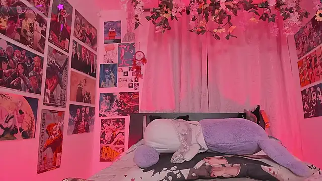 MissCurvyTop webcam