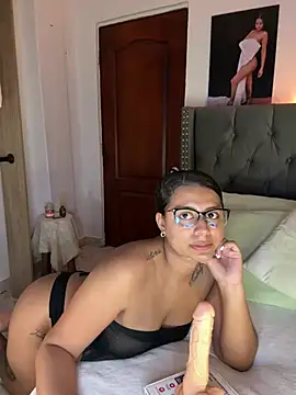 ema_zoe webcam