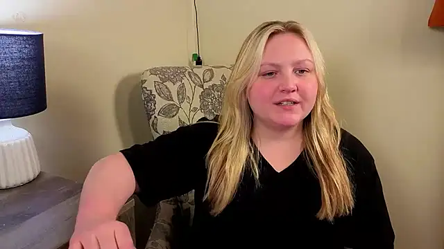 PhatAssBlond webcam