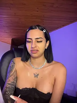Hilary_pinkk live cam