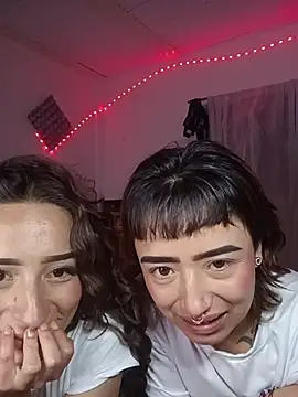 AlexxaAndRileyy webcam