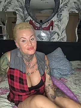 InkedMissLaBaehm webcam