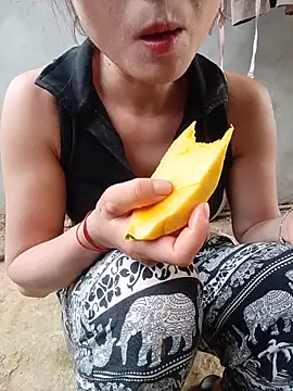 Linda-yiyi webcam