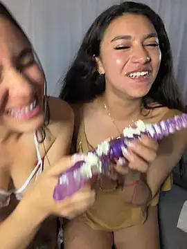 CocoaGigiMuse live cam on StripChat