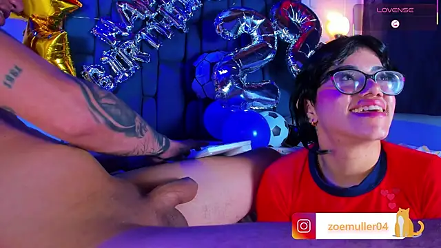 zoe_axel1 - Zoe_Axel1's free webcam - UK Sex Cams